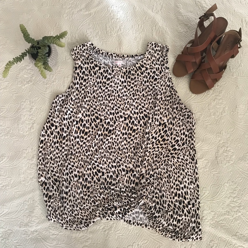 🐆 Xhilaration size 2x animal print blouse white